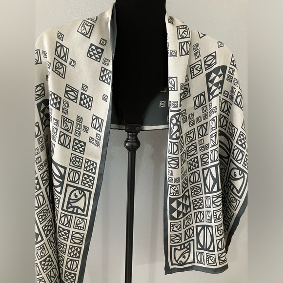 100% Silk scarf - Picture 4 of 5